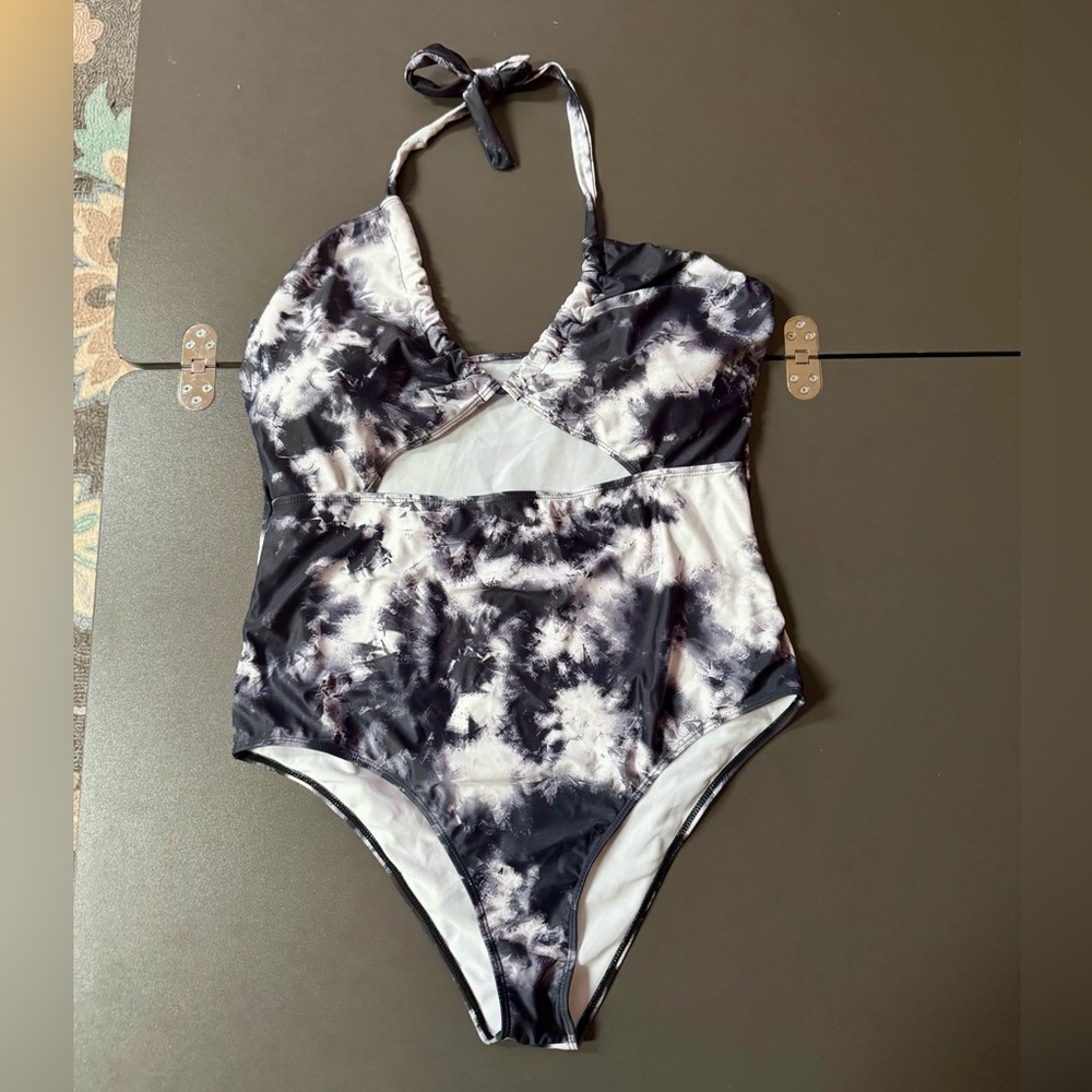 Black and White Tie-Dye Swimsuit